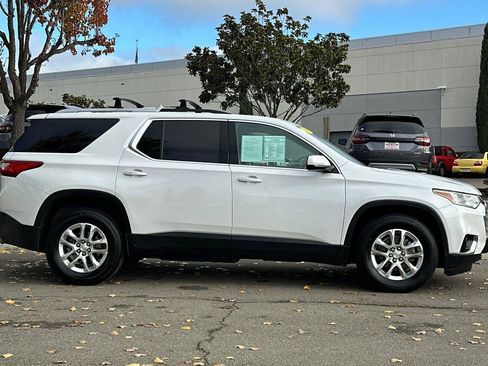 Used 2018 Chevrolet Traverse LT image 3