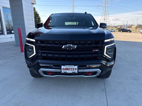 Used 2025 Chevrolet Suburban Z71 image 7