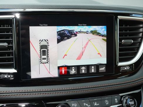 Used 2024 Chrysler Pacifica Pinnacle w/ Trailer Tow Group image 14