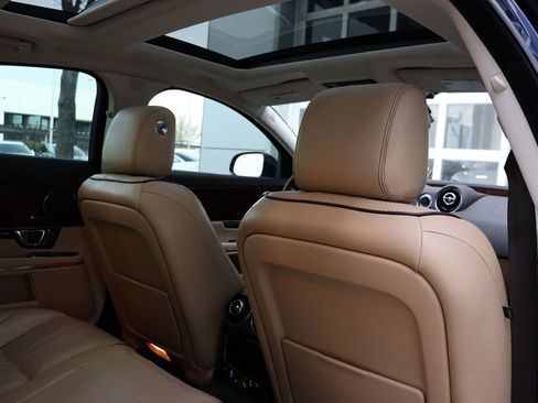Used 2016 Jaguar XJ R-Sport image 38