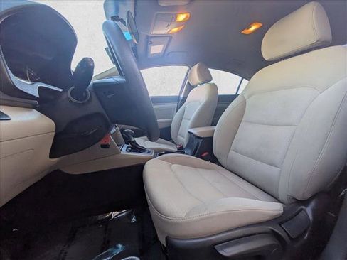 Used 2018 Hyundai Elantra SEL image 16