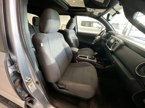 Used 2016 Toyota Tacoma TRD Sport w/ Premium & Technology Package AWD/4WD image 25
