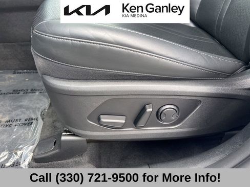 Certified 2022 Kia Sorento S w/ Panoramic Sunroof Package image 29