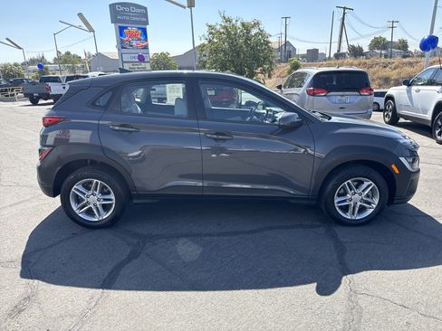 Used 2023 Hyundai Kona SE AWD/4WD image 9