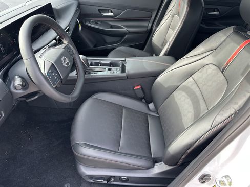 New 2026 Nissan Sentra SR w/ SR Premium Package FWD image 8