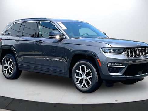 Used 2024 Jeep Grand Cherokee Limited AWD/4WD image 2
