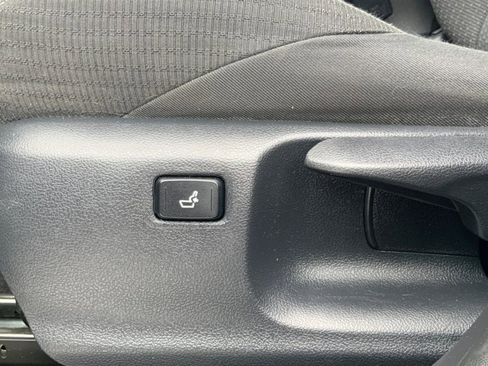 Used 2018 Toyota C-HR XLE image 17