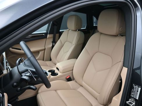 New 2026 Porsche Macan S image 16