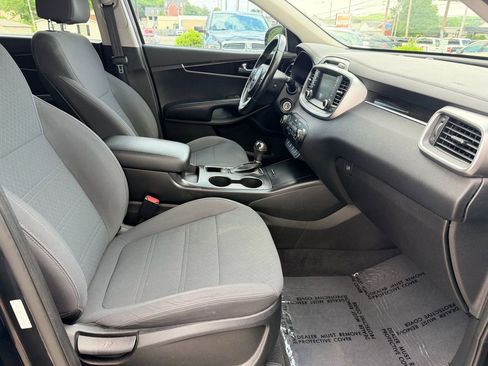 Used 2018 Kia Sorento FWD image 16