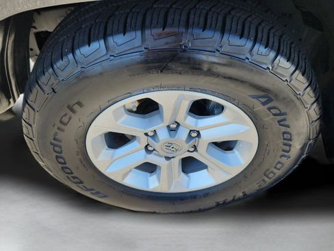 Certified 2017 Toyota 4Runner SR5 image 9