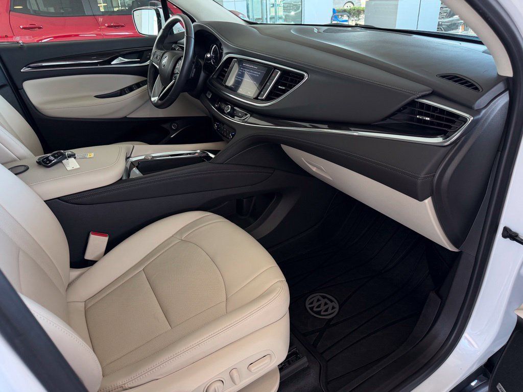 Used 2022 Buick Enclave Essence w/ Sport Touring Edition FWD image 17