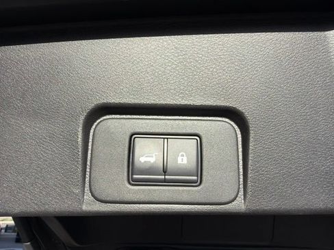 Used 2025 Nissan Rogue SV AWD/4WD image 9