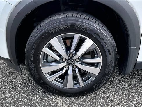 Used 2025 Nissan Pathfinder SL AWD/4WD image 11