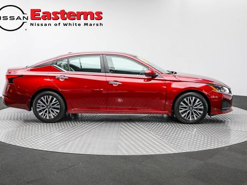 Used 2023 Nissan Altima 2.5 SV w/ SV Premium Package FWD image 4