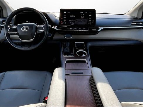 Used 2024 Toyota Sienna XLE image 14
