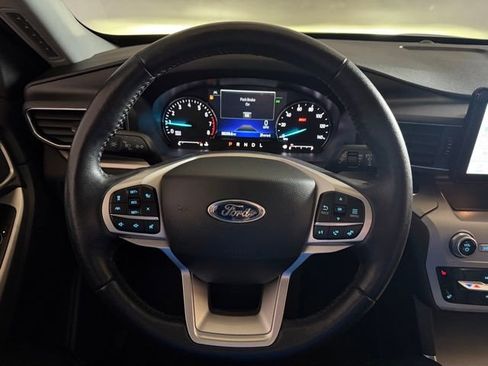 Used 2022 Ford Explorer XLT w/ Equipment Group 202A image 29