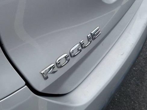 Used 2015 Nissan Rogue SV w/ SV Premium Package AWD/4WD image 7