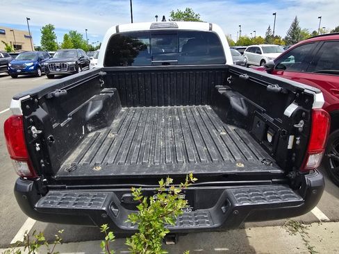 Used 2020 Toyota Tacoma TRD Sport w/ Technology Package AWD/4WD image 14