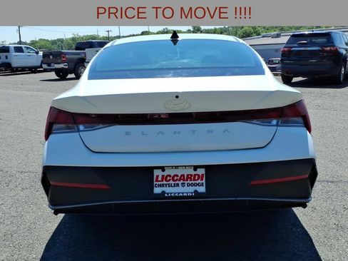 Used 2024 Hyundai Elantra SEL FWD image 5