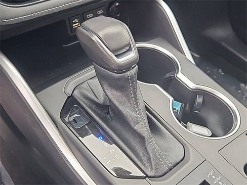 Used 2023 Toyota Highlander XLE image 27