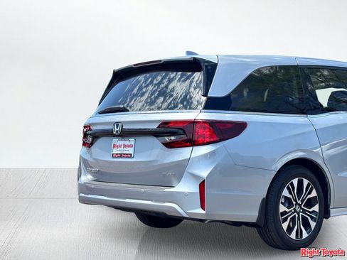 Used 2026 Honda Odyssey Elite image 11