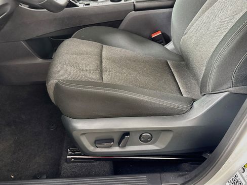 Used 2025 Nissan Rogue SV AWD/4WD image 20