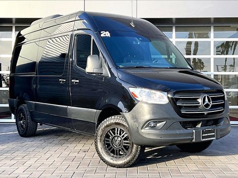 Used 2024 Mercedes-Benz Sprinter 2500 image 3