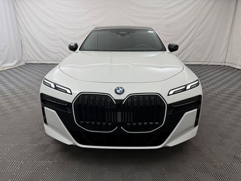Used 2025 BMW 740i xDrive image 3