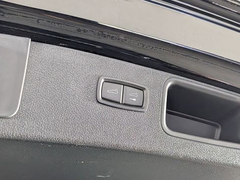 Certified 2023 Porsche Macan S AWD/4WD image 18