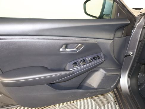 Used 2024 Nissan Sentra SV image 34