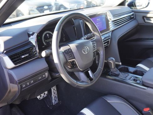 Used 2025 Toyota Camry SE image 19