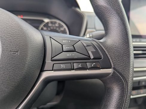 Used 2024 Nissan Altima 2.5 SV FWD image 18