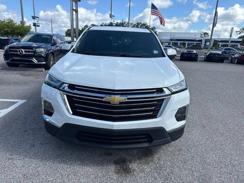 Used 2023 Chevrolet Traverse LT FWD image 2