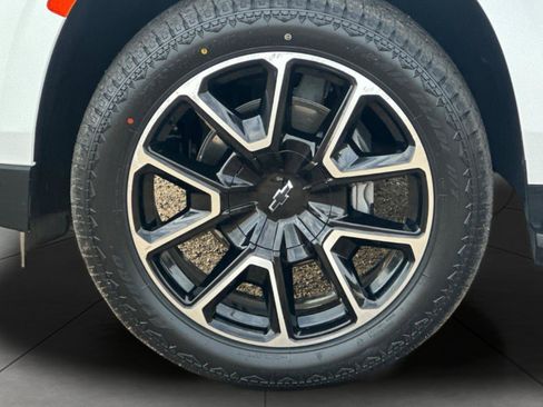 Used 2023 Chevrolet Suburban RST w/ Luxury Package image 34