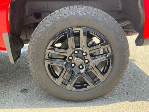 Used 2024 Chevrolet Silverado 1500 Custom Trail Boss w/ Turbomax Blackout Package AWD/4WD image 18
