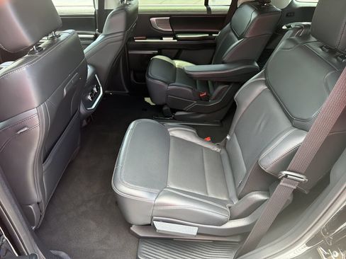 Certified 2025 Ford Expedition Platinum AWD/4WD image 21