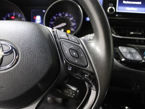 Used 2021 Toyota C-HR XLE image 11