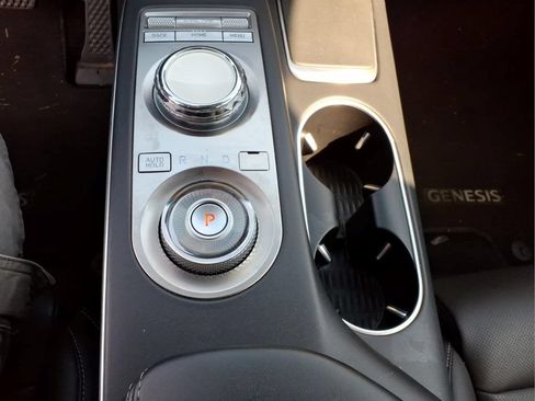 Used 2025 Genesis GV70 2.5T AWD/4WD image 13