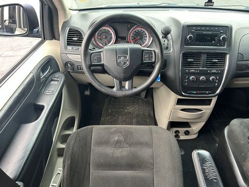 Used 2015 Dodge Grand Caravan SE image 25
