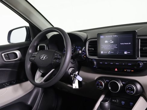 Used 2020 Hyundai Venue SEL FWD image 28