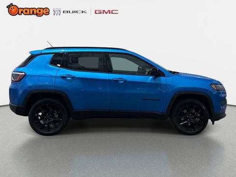 Used 2025 Jeep Compass Latitude w/ Altitude Special Edition AWD/4WD image 2