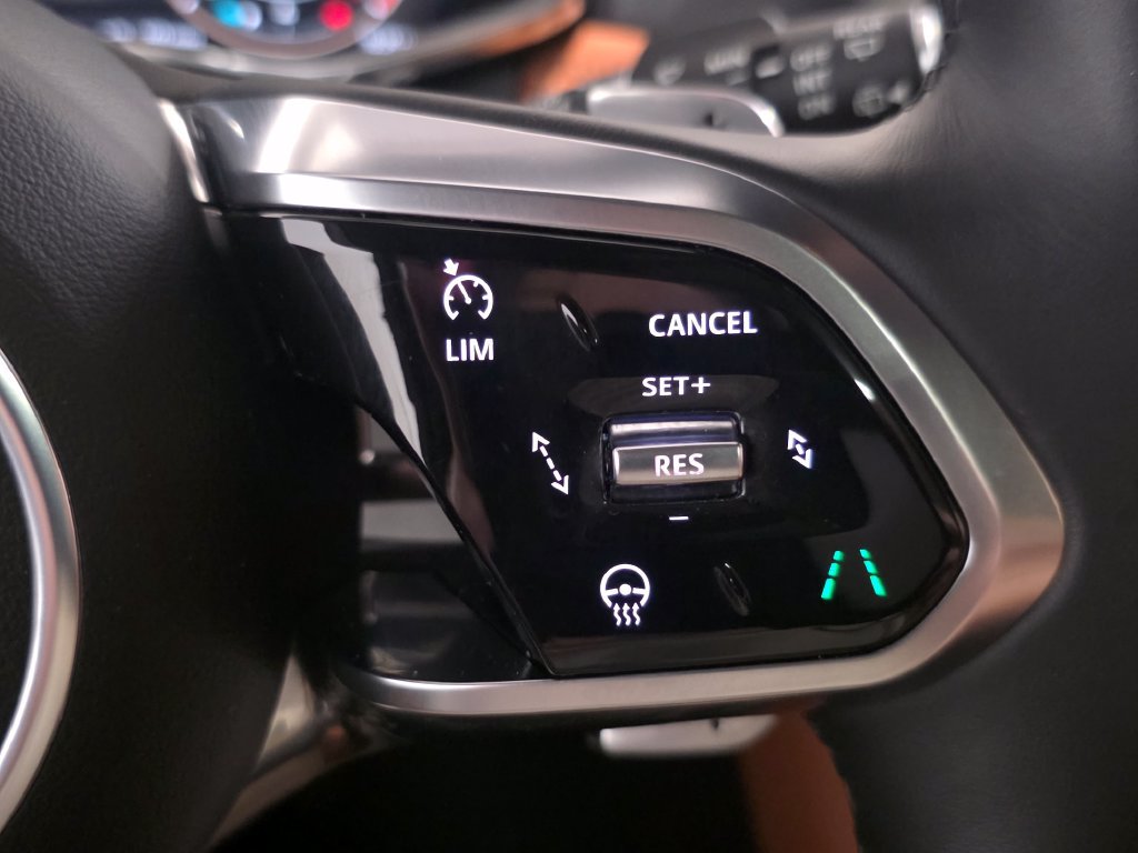 Certified 2025 Jaguar F-PACE R-Dynamic S AWD/4WD image 23