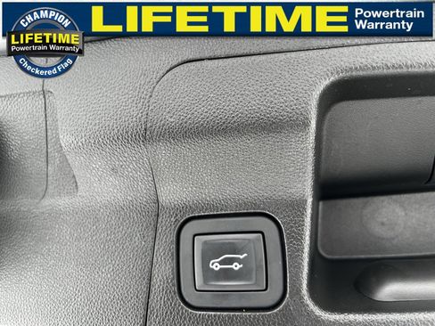 Certified 2023 GMC Acadia SLT w/ Trailering Package image 16