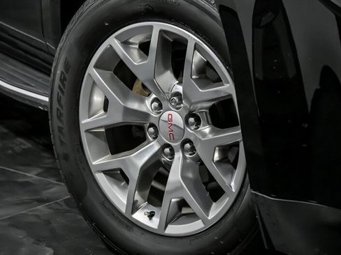 Used 2020 GMC Yukon Denali image 3