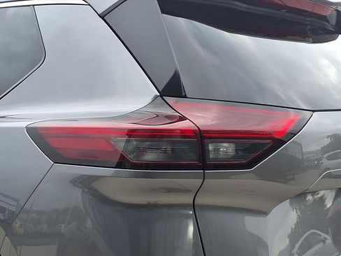 Used 2024 Nissan Rogue SV image 23