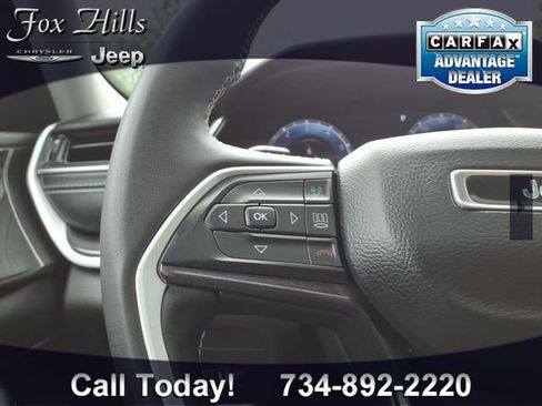 Used 2023 Jeep Grand Cherokee Laredo w/ Luxury Tech Group I AWD/4WD image 18