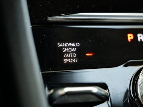 Used 2023 Jeep Grand Cherokee Limited w/ Luxury Tech Group II image 40