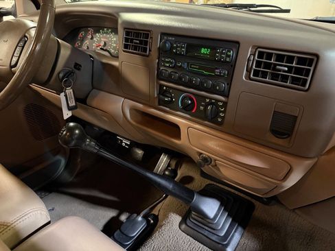 Used 1999 Ford F250 Lariat image 2