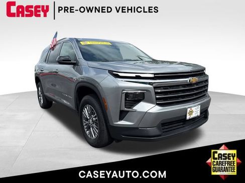 Used 2025 Chevrolet Traverse LT AWD/4WD image 1