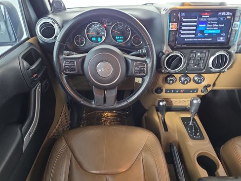 Used 2014 Jeep Wrangler Unlimited Sahara w/ Connectivity Group AWD/4WD image 30